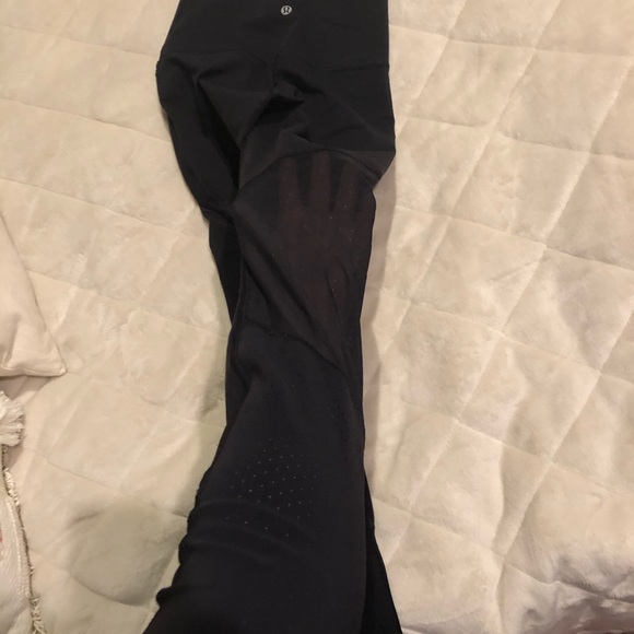 Lululemon leggings size 4 - Picture 3 of 3